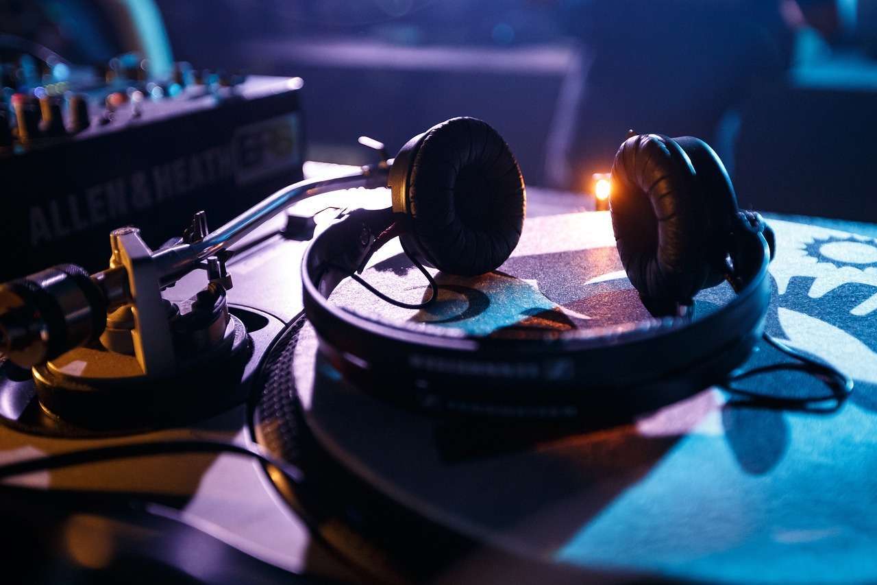 Dj Saby Mixing It Down